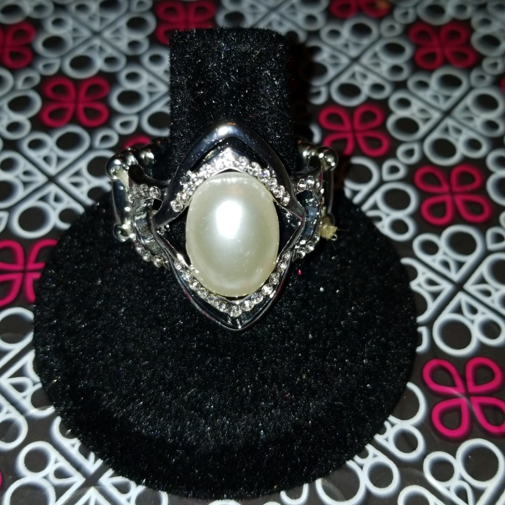Ring - Picture 2 of 5